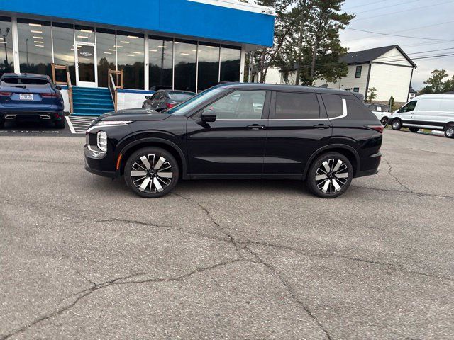 Used 2025 Mitsubishi Outlander SE FWD image 12