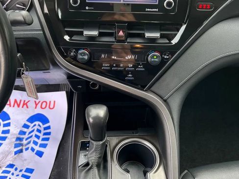 Used 2024 Toyota Camry SE image 18