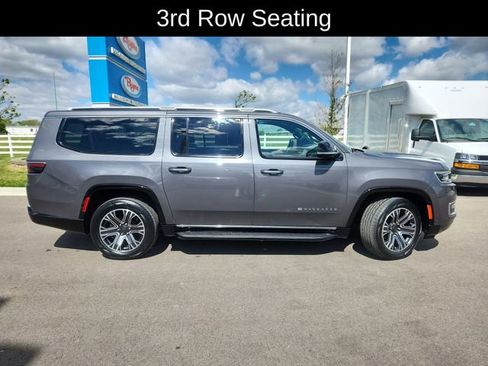 Used 2023 Jeep Wagoneer L Series II image 12