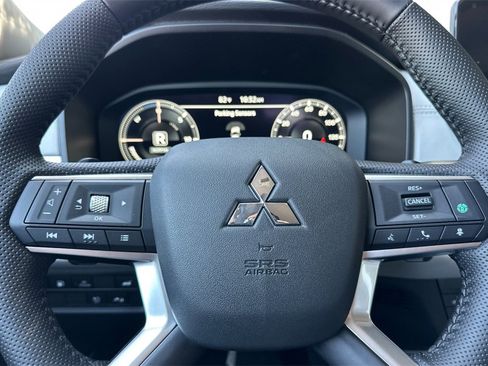 New 2025 Mitsubishi Outlander SEL image 24