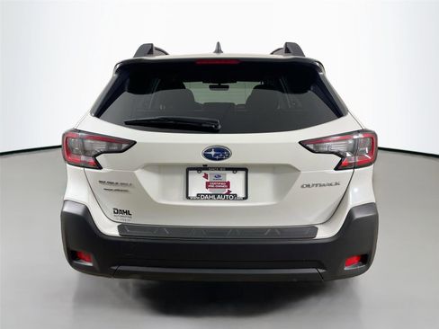 Used 2025 Subaru Outback Premium AWD/4WD image 12