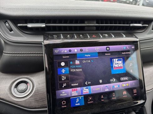 Used 2022 Jeep Grand Cherokee Limited image 21