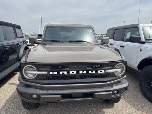 New 2026 Ford Bronco Outer Banks AWD/4WD image 4