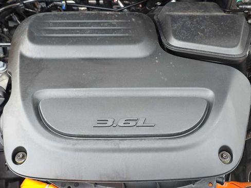 Used 2024 Chrysler Pacifica Limited FWD image 16
