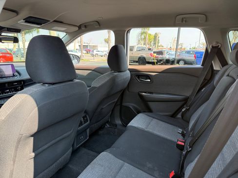 Used 2022 Nissan Rogue SV image 16