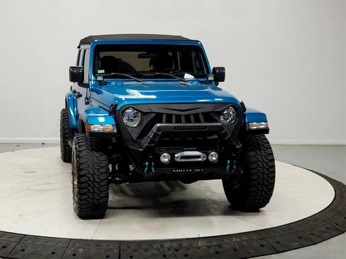 Used 2020 Jeep Wrangler Unlimited Sahara image 2