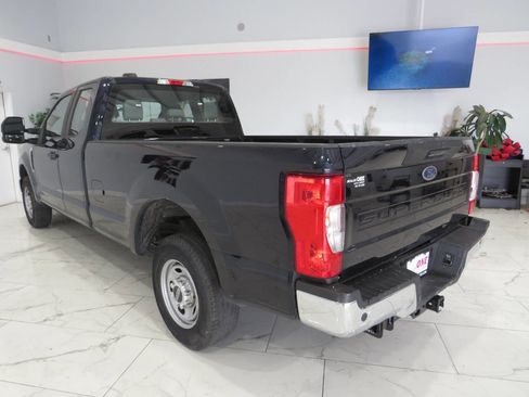 Used 2022 Ford F250 XL w/ Power Equipment Group RWD image 5