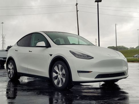 Used 2021 Tesla Model Y Long Range AWD/4WD image 1