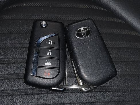 Used 2018 Toyota Camry SE FWD image 32