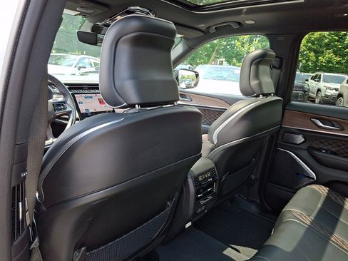 Used 2023 Jeep Grand Cherokee Summit AWD/4WD image 21