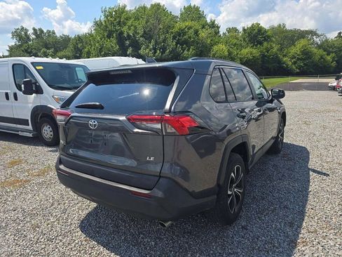 Used 2020 Toyota RAV4 LE image 3