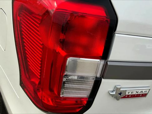 Used 2024 Ford Expedition XLT RWD image 14