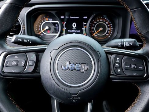 Used 2025 Jeep Gladiator Mojave image 11