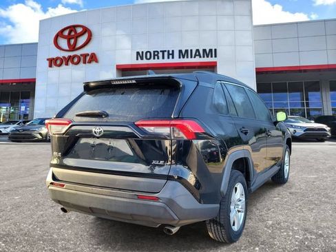Used 2019 Toyota RAV4 XLE FWD image 4