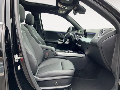 Used 2025 Mercedes-Benz GLB 250 4MATIC image 15