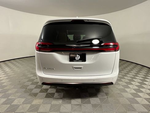 Used 2022 Chrysler Pacifica Pinnacle image 8