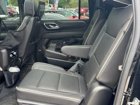 Used 2023 GMC Yukon XL SLT w/ SLT Premium Package AWD/4WD image 5