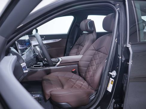 Used 2026 BMW 740i w/ Premium Package RWD image 6