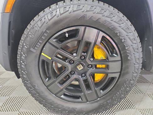 Used 2022 Rivian R1T Launch Edition image 9