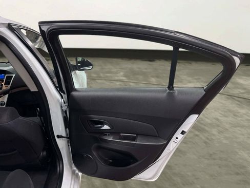 Used 2016 Chevrolet Cruze LT FWD image 17