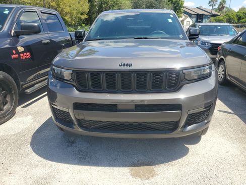 Used 2025 Jeep Grand Cherokee L Limited w/ Black Appearance Package RWD image 3