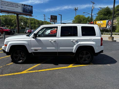 Used 2016 Jeep Patriot 75th Anniversary w/ Power Value Group AWD/4WD image 4