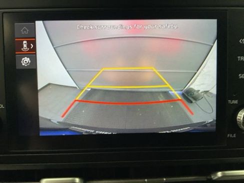 Used 2023 Kia Carnival LX image 16