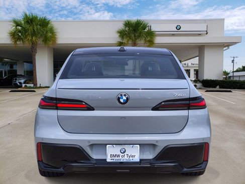 Used 2025 BMW 740i w/ Premium Package RWD image 5