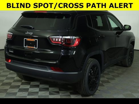 New 2026 Jeep Compass Latitude image 9