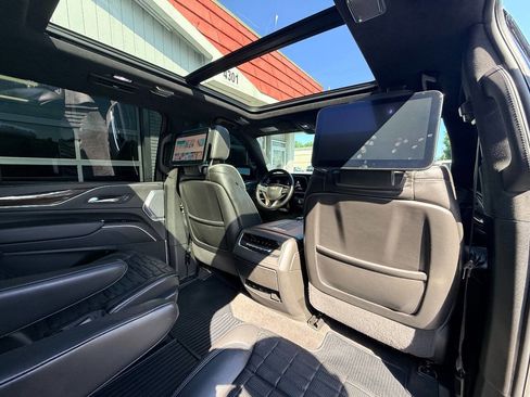 Used 2024 Cadillac Escalade ESV Sport Platinum w/ LPO, ONYX Package AWD/4WD image 43