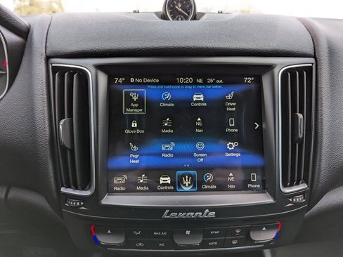 Used 2018 Maserati Levante image 22