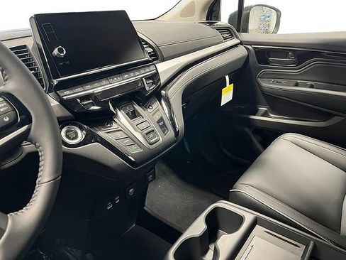 New 2026 Honda Odyssey Touring image 17