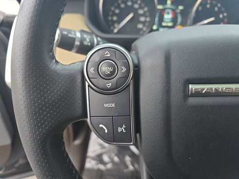 Used 2016 Land Rover Range Rover Sport HSE image 19