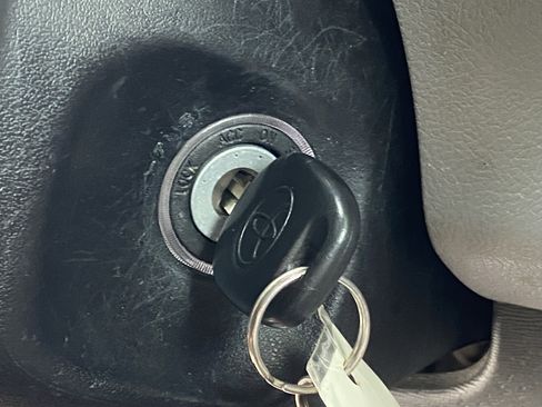 Used 2019 Toyota Sienna LE w/ Carpet Mat Package FWD image 25