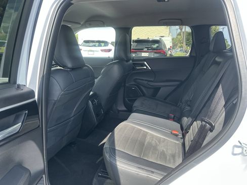 Used 2025 Mitsubishi Outlander SE FWD image 31