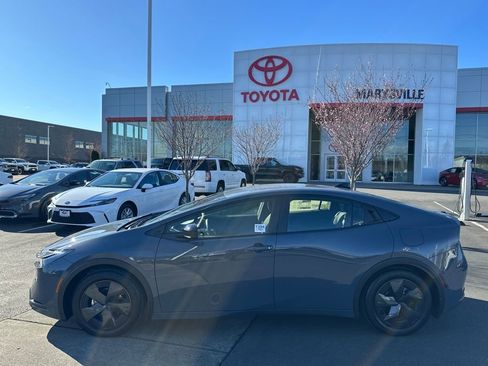 New 2026 Toyota Prius LE image 2