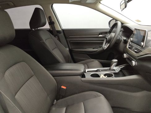 Used 2024 Nissan Altima 2.5 SV FWD image 21