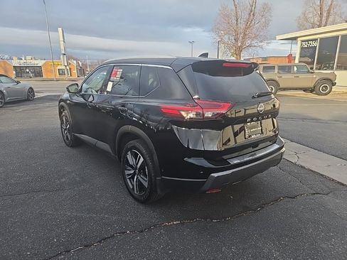 Used 2025 Nissan Rogue SL image 8