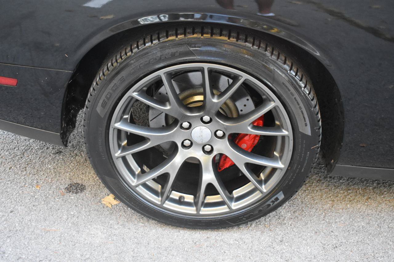 Used 2016 Dodge Challenger SRT RWD image 23