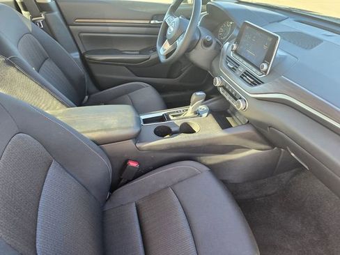 Used 2025 Nissan Altima 2.5 SV image 10