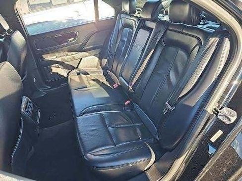 Used 2018 Lincoln Continental Select image 9