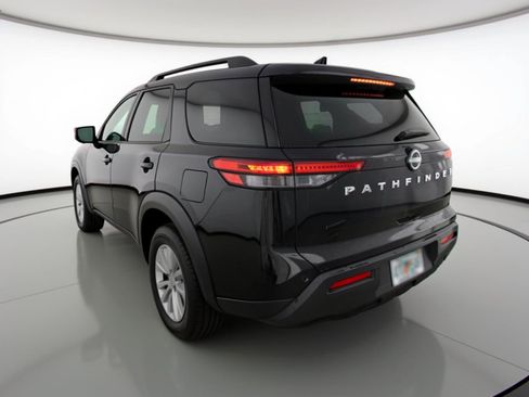 Used 2025 Nissan Pathfinder SV image 6