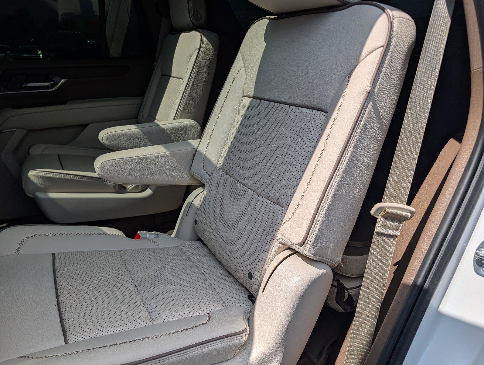 Used 2025 GMC Yukon Denali RWD image 30