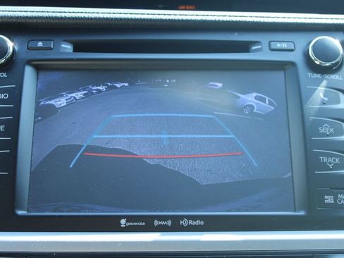 Used 2017 Toyota Highlander XLE FWD image 19