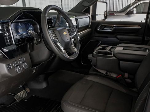 Used 2025 Chevrolet Silverado 2500 LT w/ Convenience Package image 15