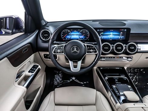 Used 2022 Mercedes-Benz GLB 250 GLB 250 SUV image 4