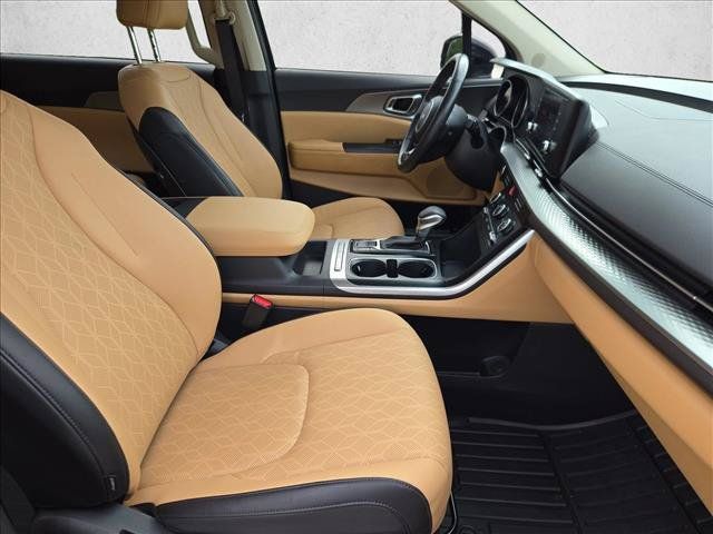 Used 2024 Kia Carnival LX FWD image 21