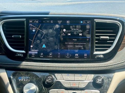 Used 2023 Chrysler Pacifica Limited image 23