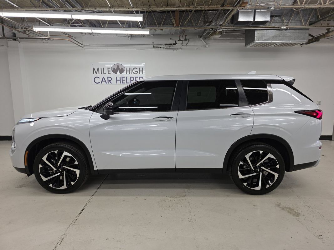 Used 2024 Mitsubishi Outlander AWD image 13