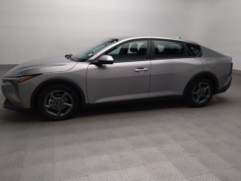 Used 2025 Kia K4 FWD image 2